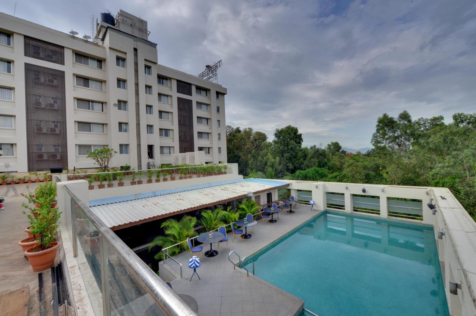 The Fern Residency, Vadgaon - Talegaon, Pune Bagian luar foto